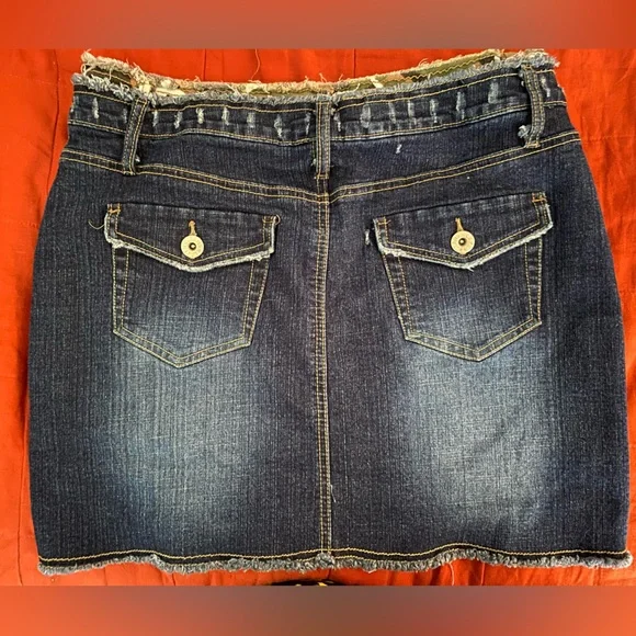 TRUE Y2K Distressed Mini Skirt With Camo Inner Lining Size 14 - Picture 3 of 3